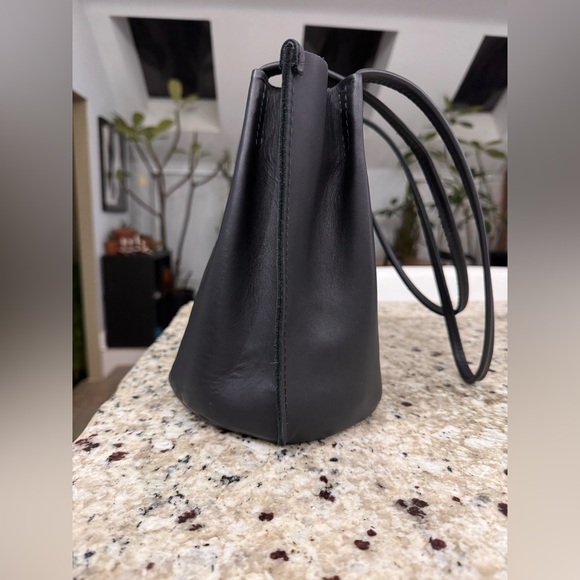 PORTLAND LEATHER BLACK DEVAN BUCKET BAG SMALL TOTE - Picture 8 of 10